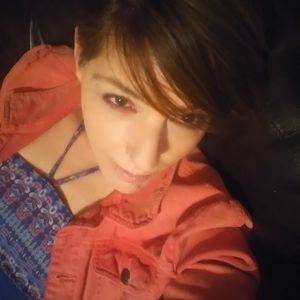 Meet your Posher, Leona